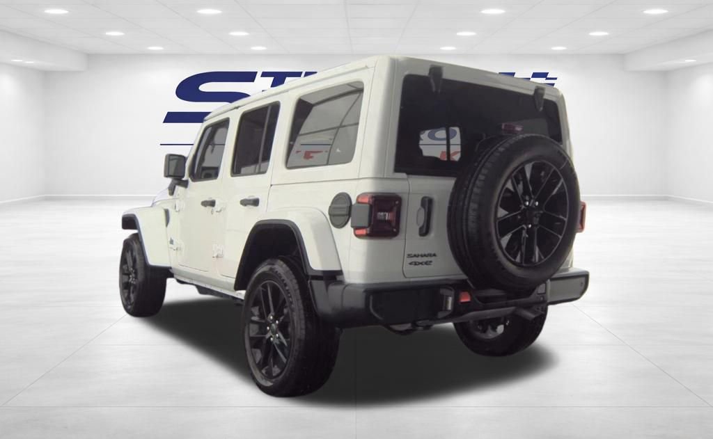 Used 2025 Jeep Wrangler Unlimited Sahara w/ Safety Group image 8