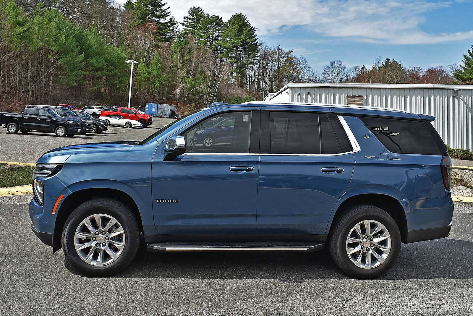 Used 2025 Chevrolet Tahoe Premier AWD/4WD image 4
