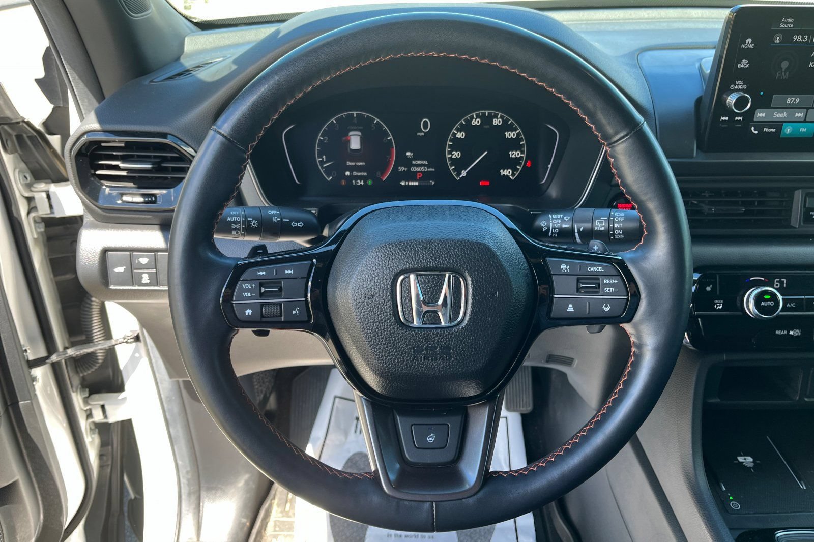 Used 2025 Honda Pilot TrailSport image 32