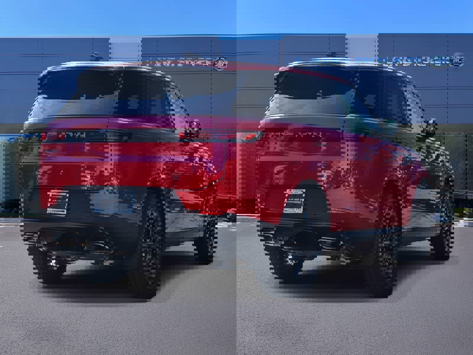 Used 2025 Land Rover Range Rover Sport image 4