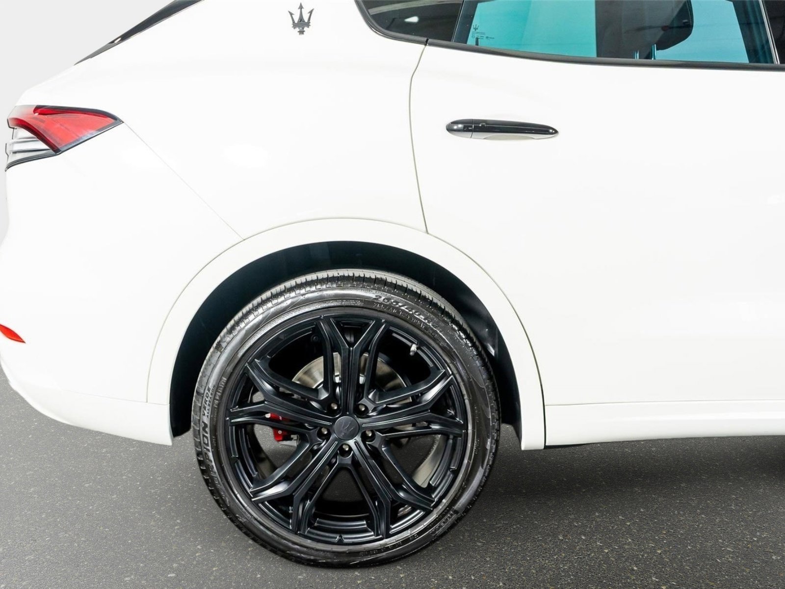 Used 2023 Maserati Levante GT AWD/4WD image 7