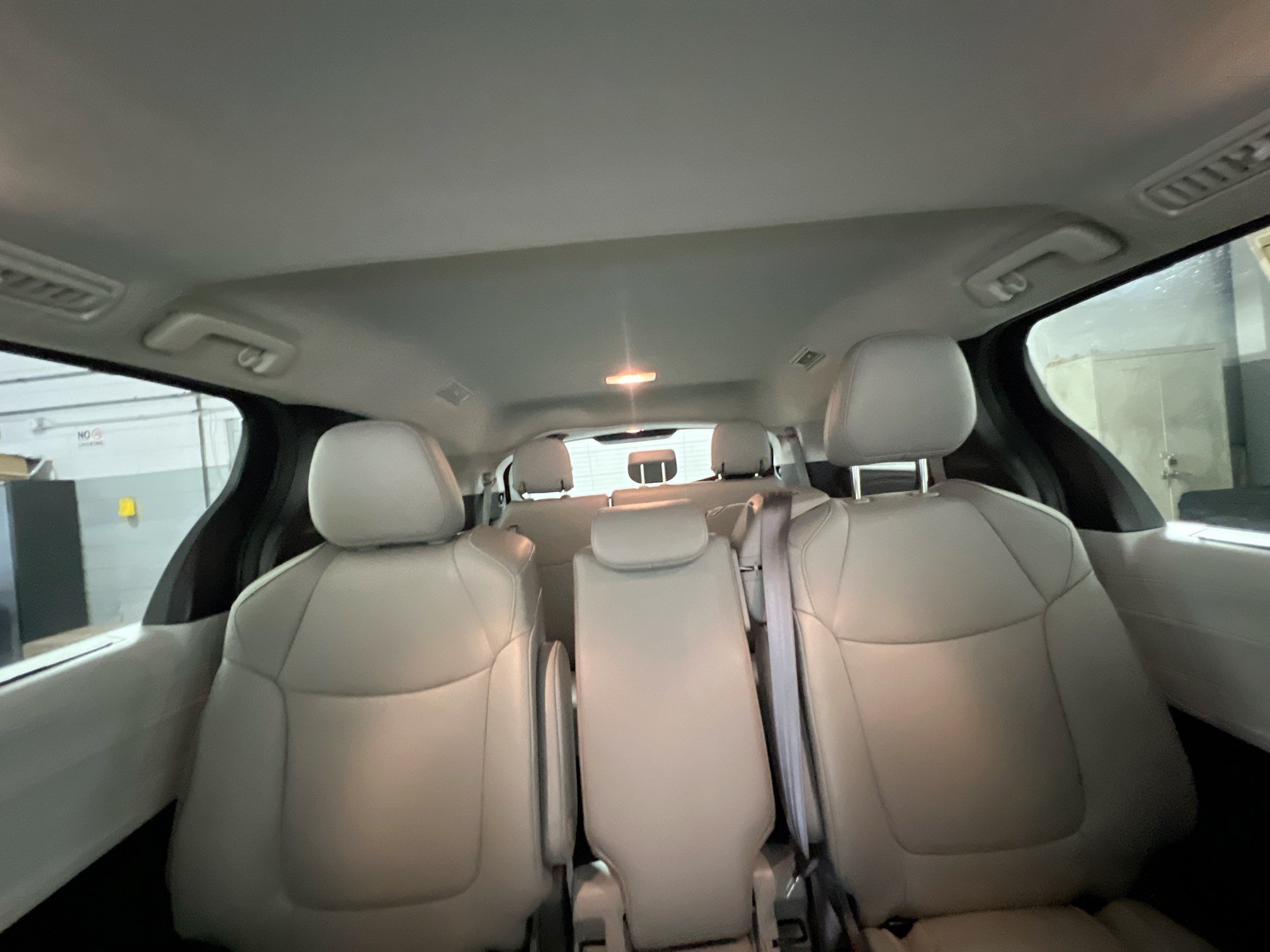 Used 2025 Toyota Sienna XLE FWD image 33