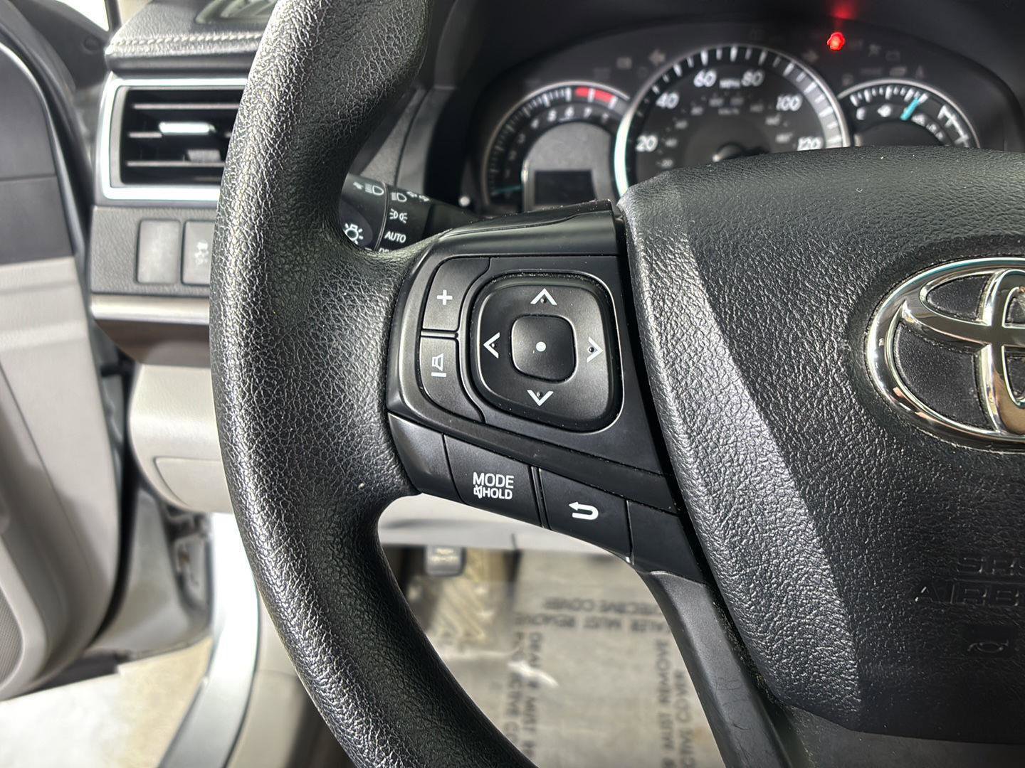 Used 2015 Toyota Camry LE FWD image 31