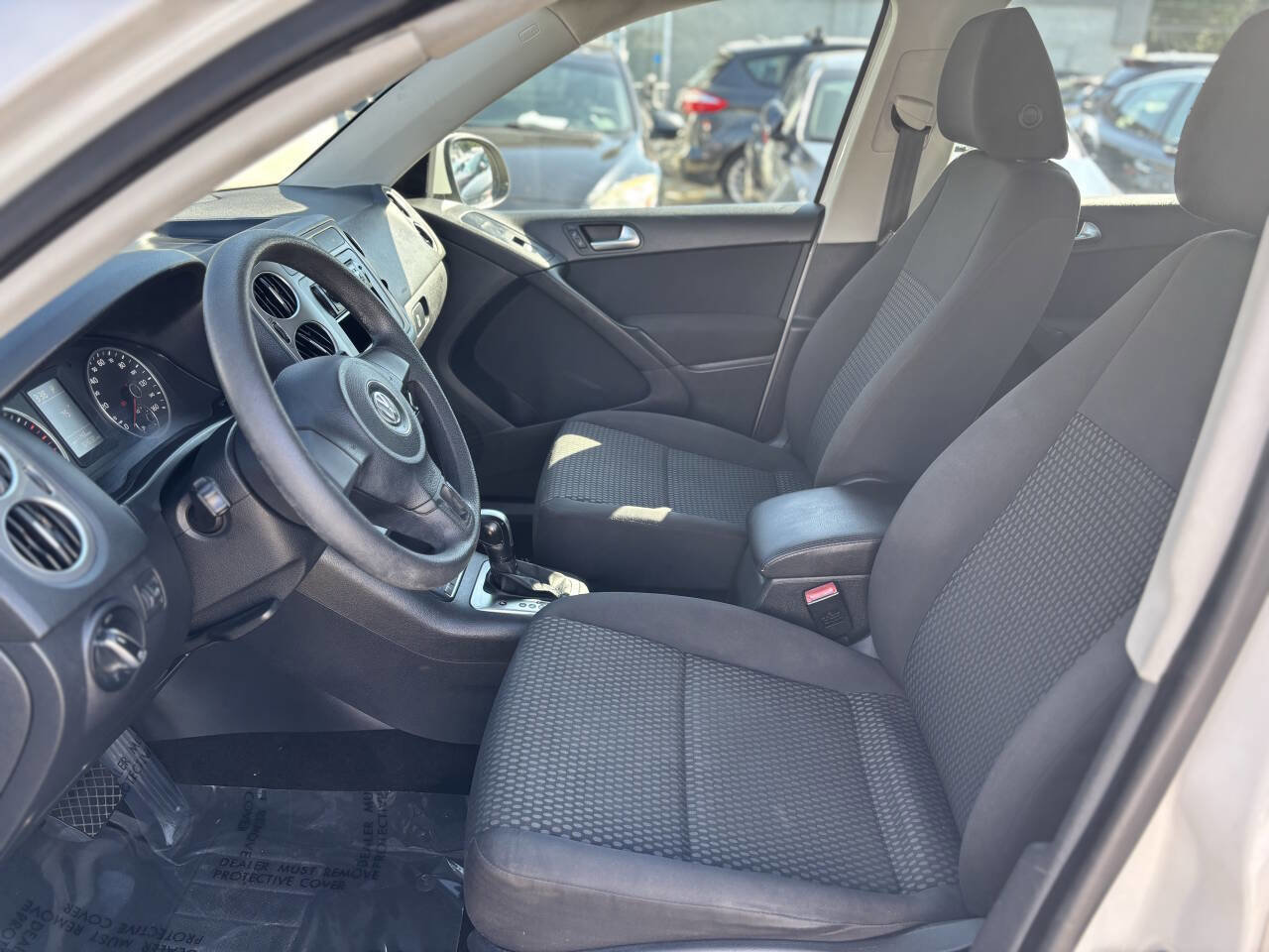 Used 2011 Volkswagen Tiguan S image 10