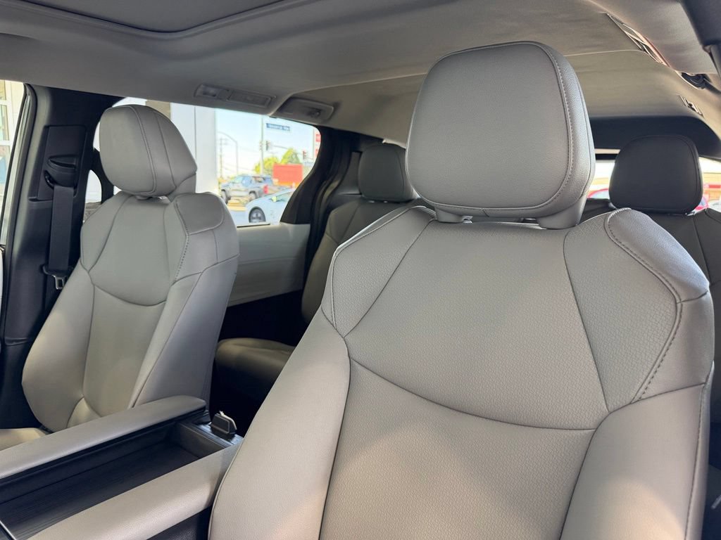 New 2026 Toyota Sienna XLE FWD image 19