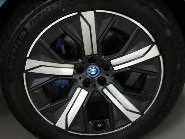 Used 2024 BMW iX xDrive50 w/ Premium Package AWD/4WD image 11