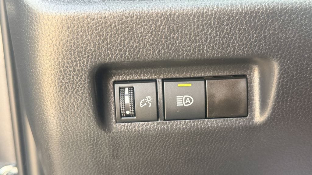 Used 2025 Toyota RAV4 XLE FWD image 23