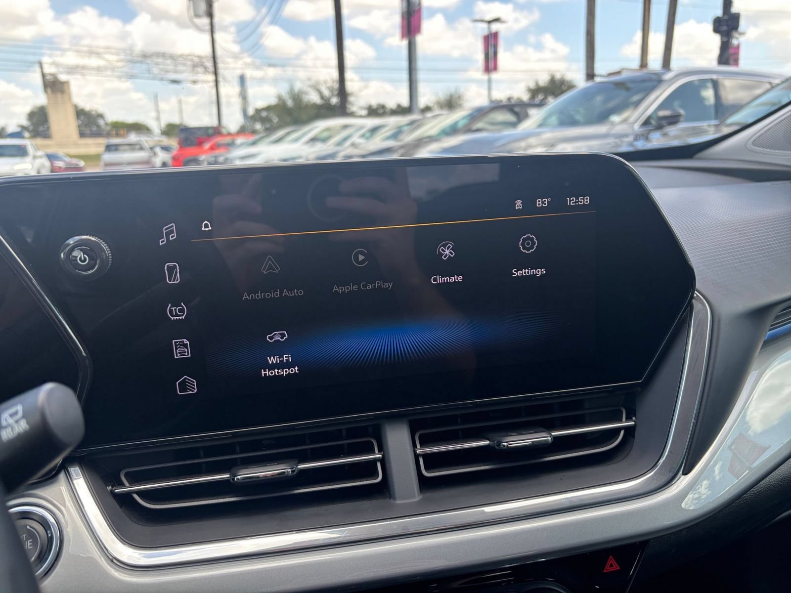 Used 2025 Chevrolet Trax LT w/ LT Convenience Package FWD image 16