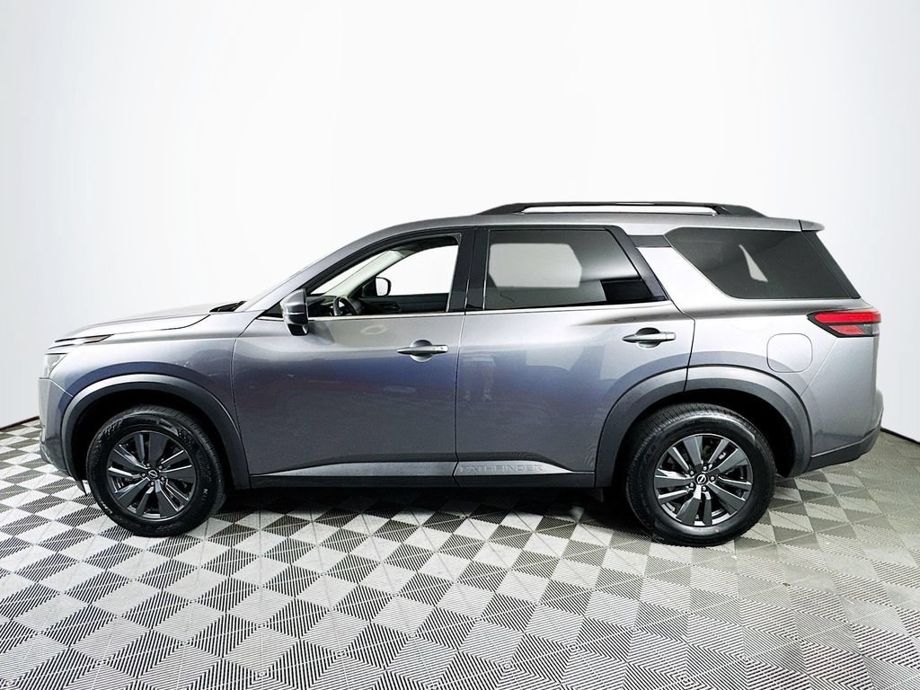 Used 2024 Nissan Pathfinder SV FWD image 4