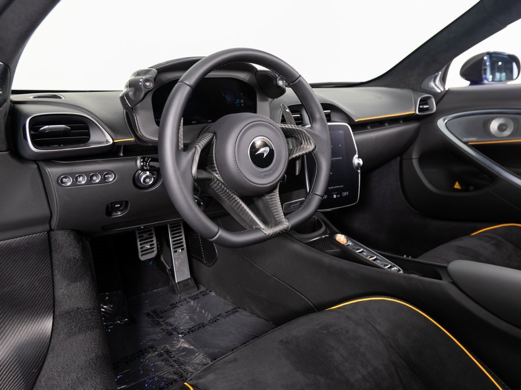 Used 2025 McLaren Artura Spider image 29