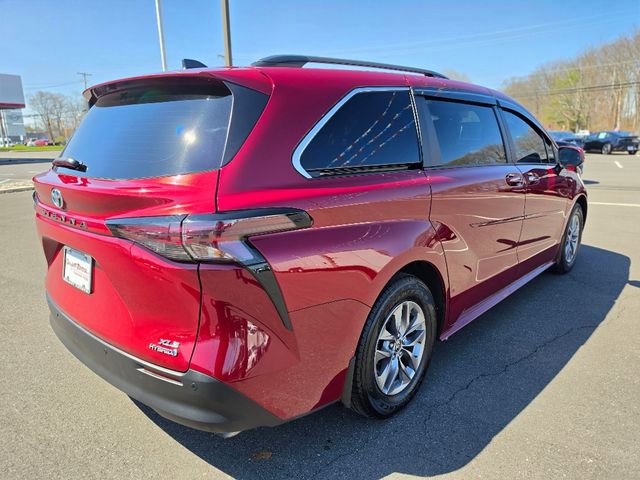 Used 2023 Toyota Sienna XLE w/ XLE Plus Package AWD/4WD image 7
