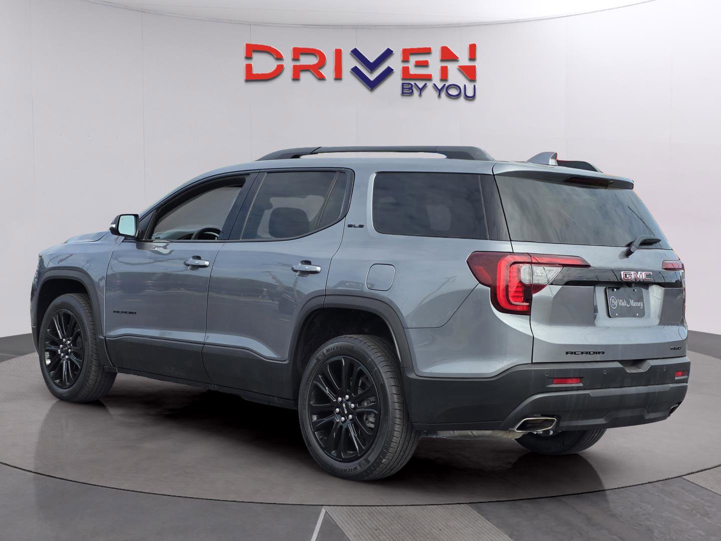 Used 2021 GMC Acadia SLE w/ Driver Convenience Package image 3