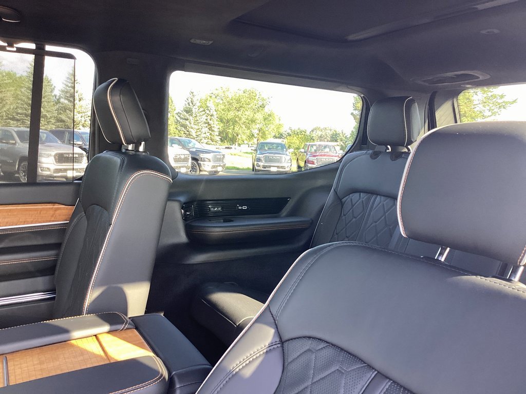 Used 2024 Jeep Grand Wagoneer Series III image 11