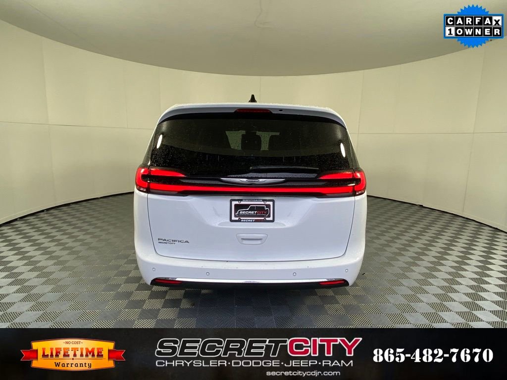 Used 2024 Chrysler Pacifica Touring-L image 6