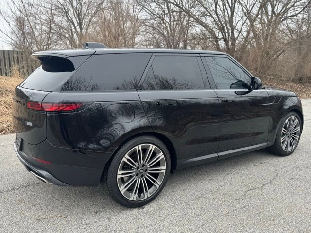 Used 2025 Land Rover Range Rover Sport SE image 5
