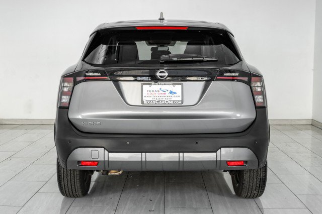 Used 2025 Nissan Kicks SV image 7
