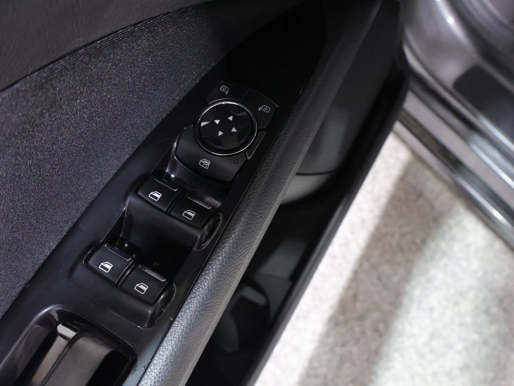 Used 2016 Ford Fusion SE FWD image 14