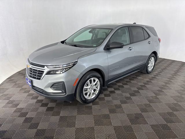 Used 2023 Chevrolet Equinox LS w/ LS Convenience Package FWD image 4