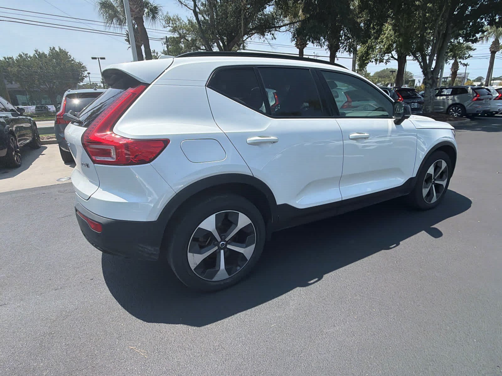 Used 2024 Volvo XC40 B5 Core AWD/4WD image 17