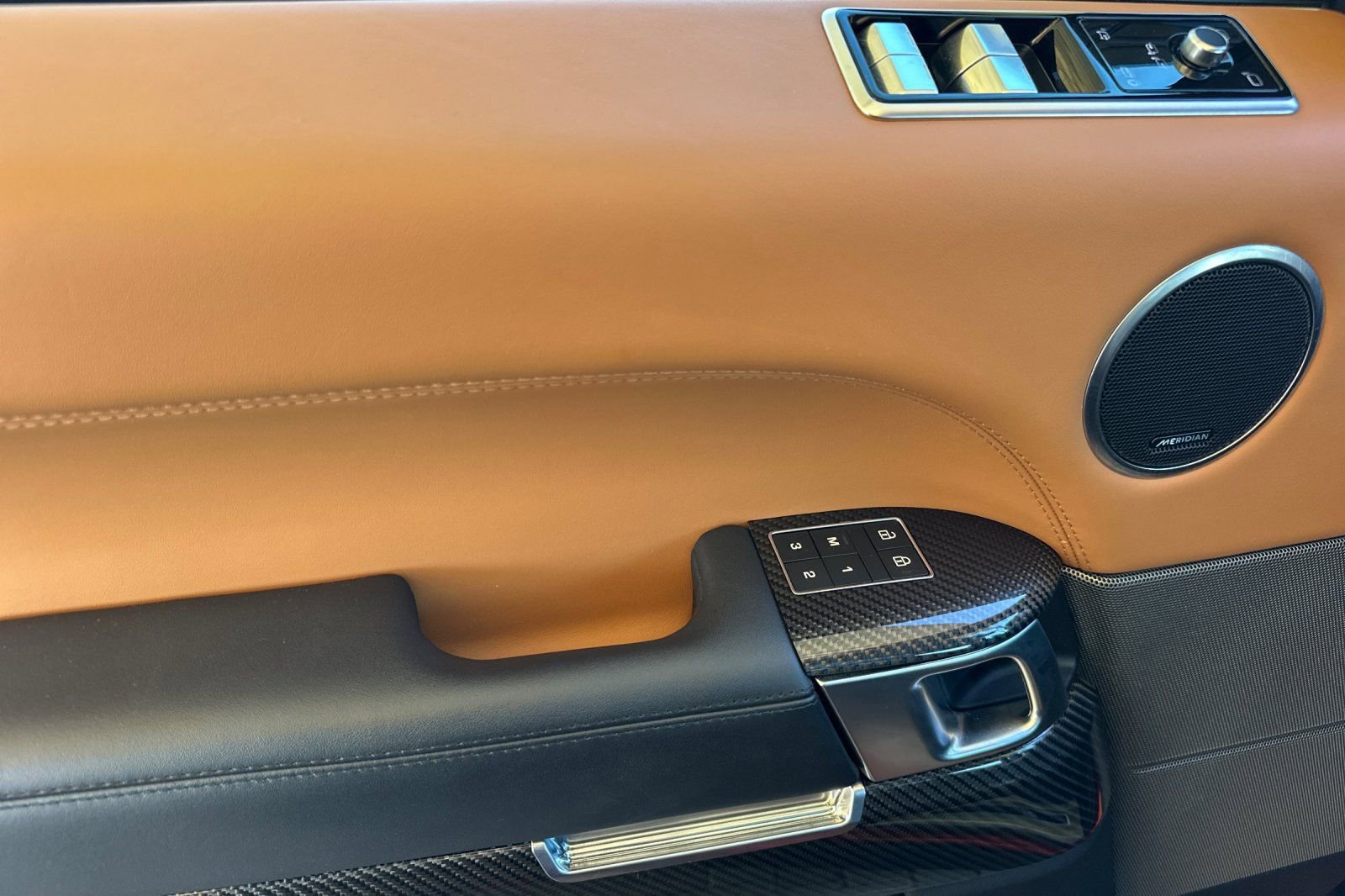 Used 2022 Land Rover Range Rover Sport SVR image 12