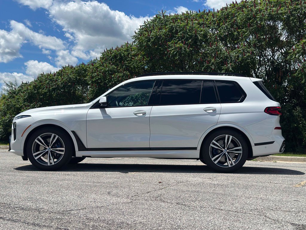 New 2026 BMW X7 xDrive40i w/ M Sport Package AWD/4WD image 4