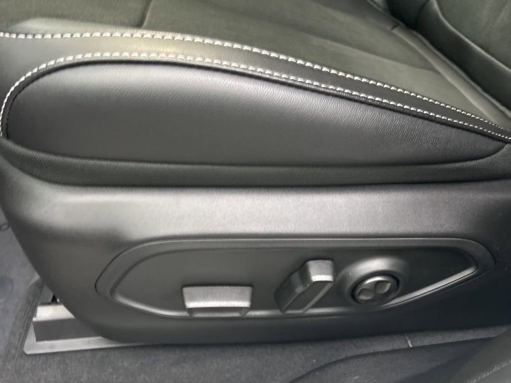 New 2025 Jeep Grand Cherokee Altitude AWD/4WD image 30