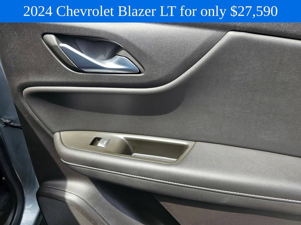 Used 2024 Chevrolet Blazer LT FWD image 12