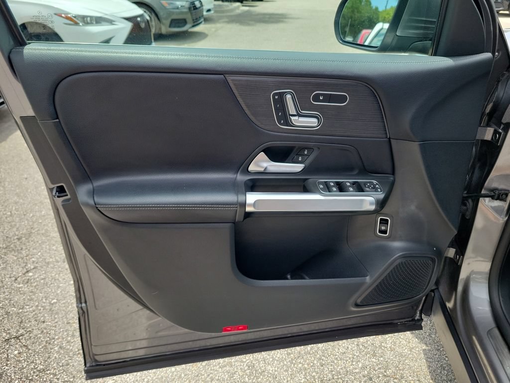 Used 2023 Mercedes-Benz GLB 250 4MATIC w/ Premium Package image 19