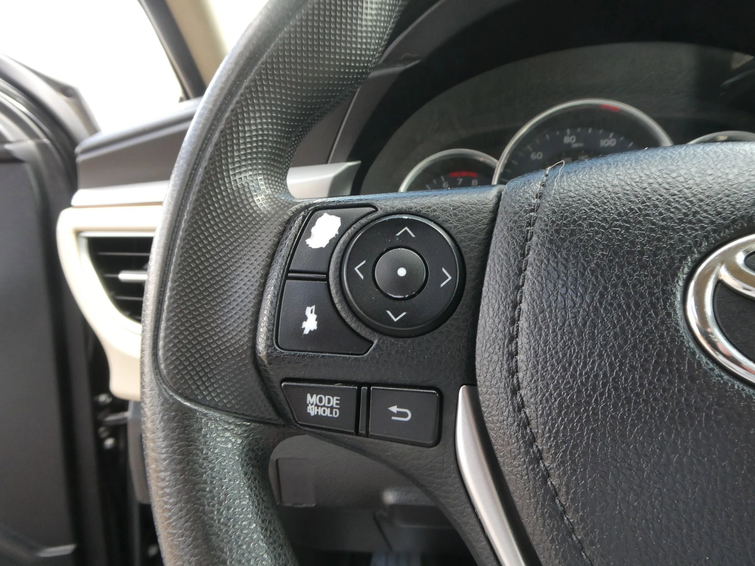 Used 2015 Toyota Corolla LE FWD image 16