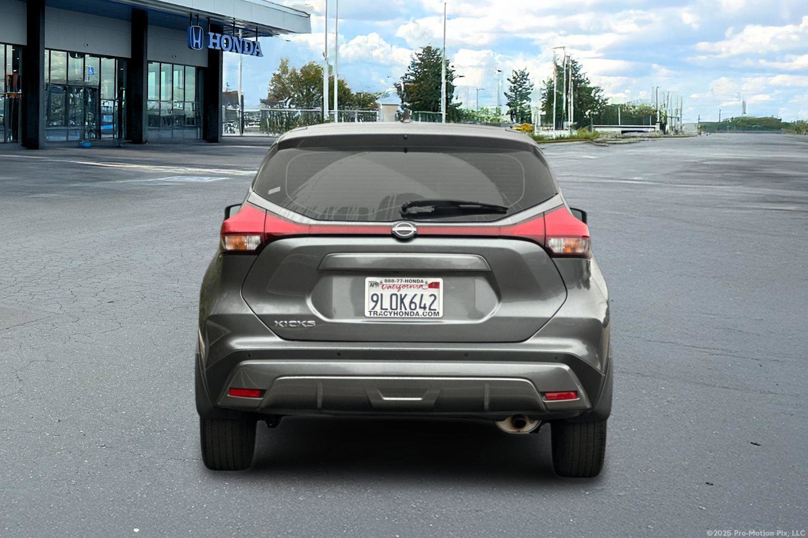 Used 2024 Nissan Kicks S image 7