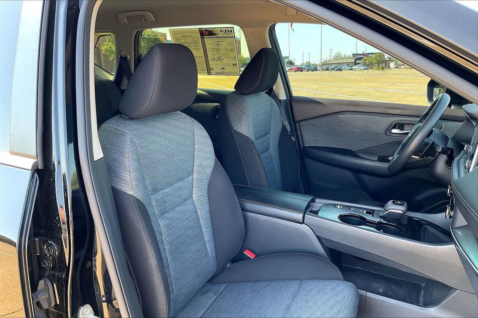 Used 2023 Nissan Rogue SV FWD image 12