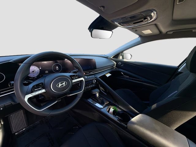 Certified 2025 Hyundai Elantra SEL FWD image 20