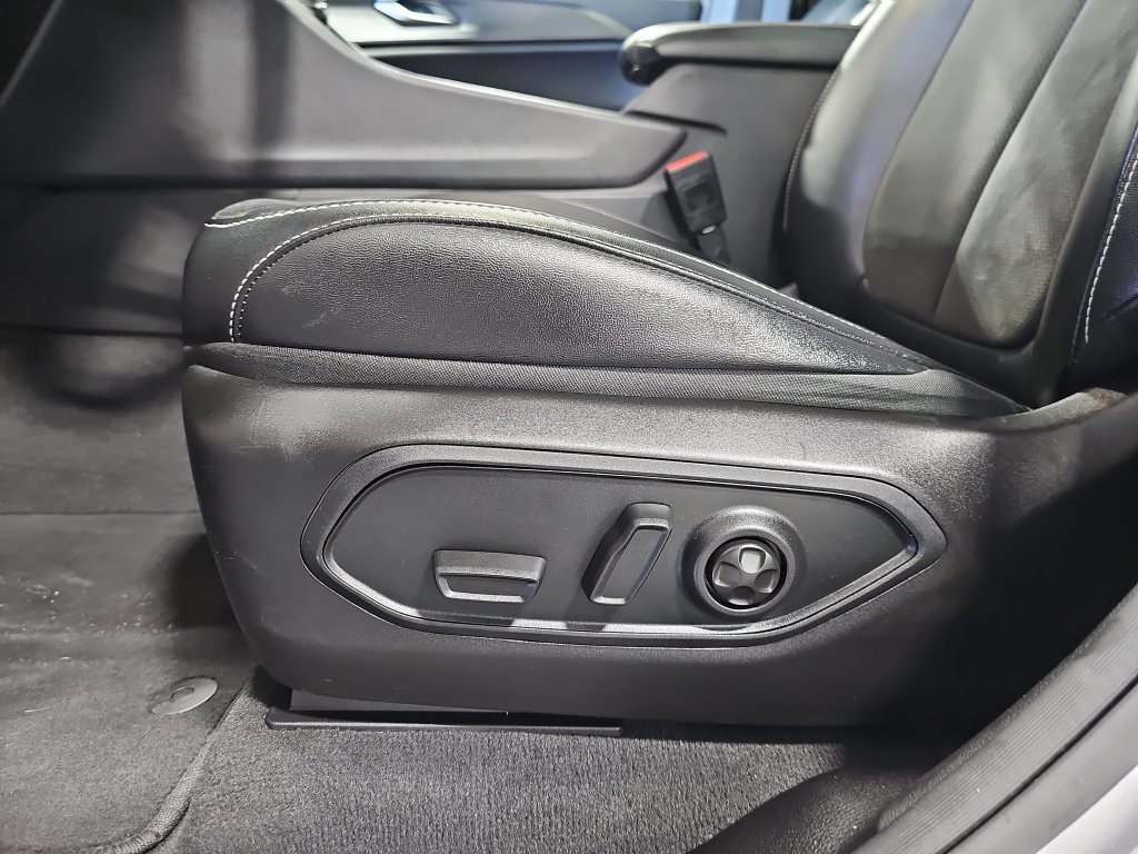 Used 2023 Jeep Grand Cherokee Altitude AWD/4WD image 28
