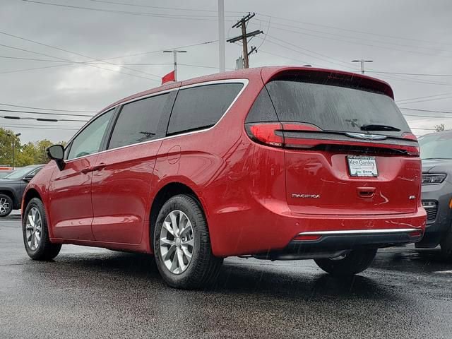 New 2026 Chrysler Pacifica Select image 3