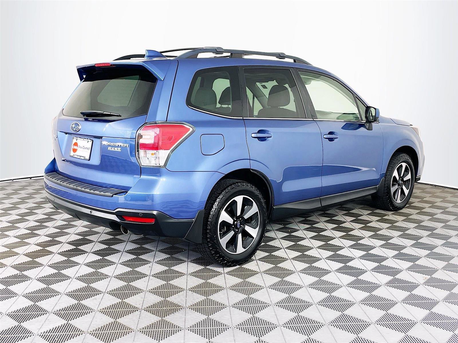 Used 2017 Subaru Forester 2.5i Limited AWD/4WD image 9