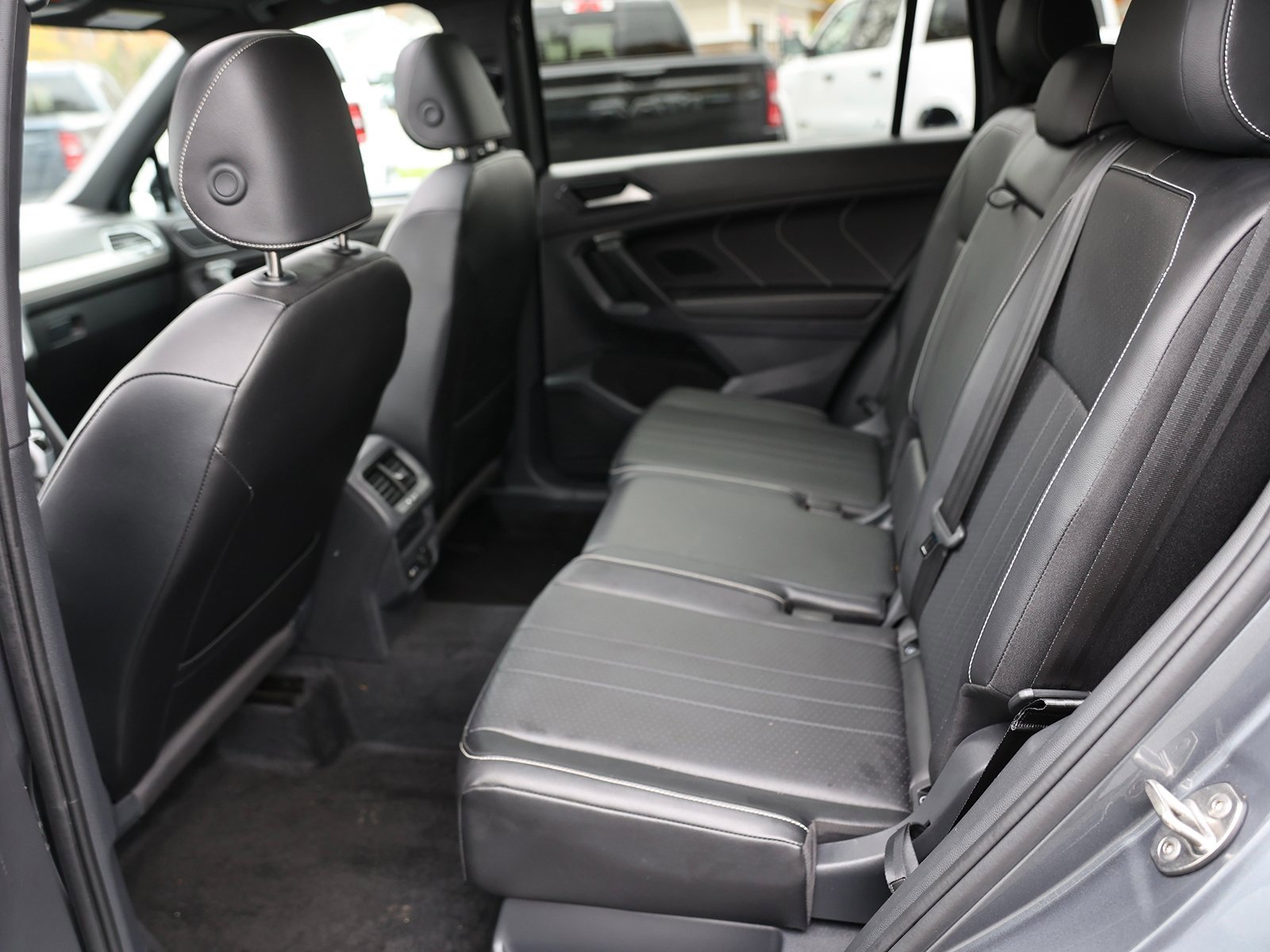 Used 2024 Volkswagen Tiguan SE R-Line image 20