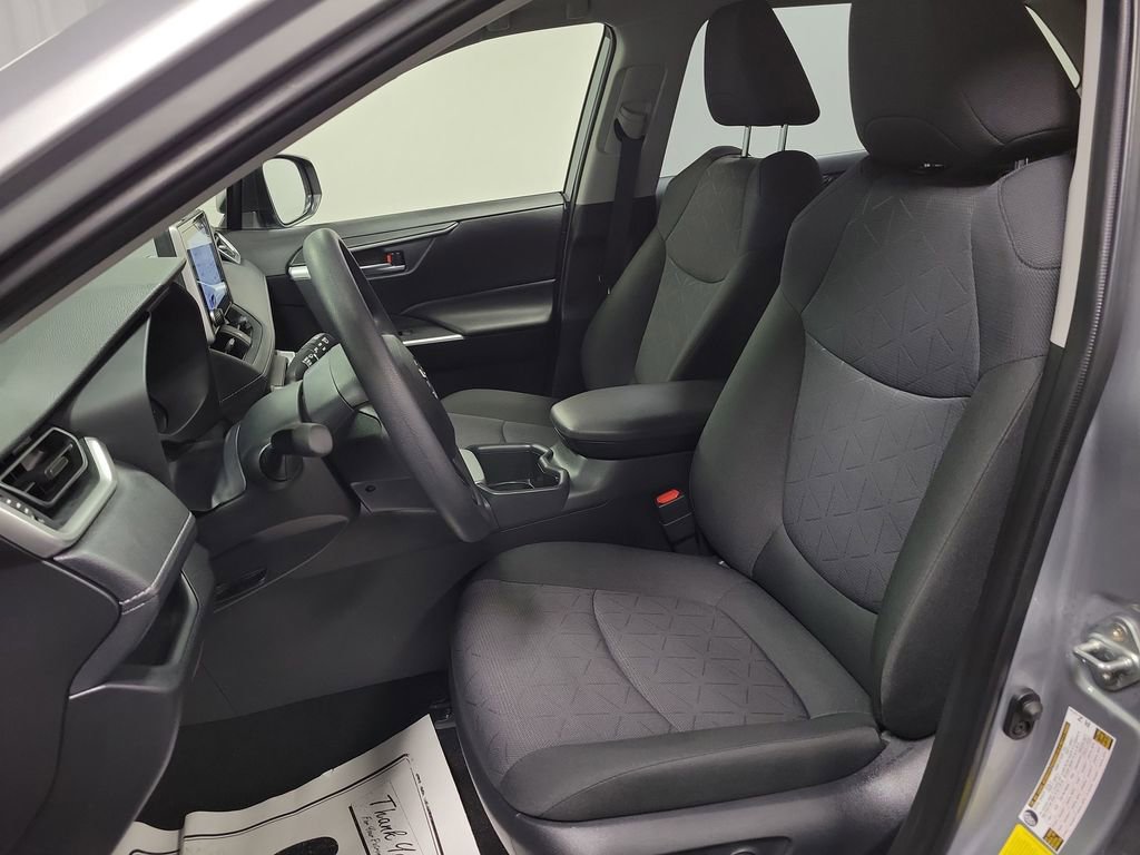Used 2025 Toyota RAV4 XLE image 13