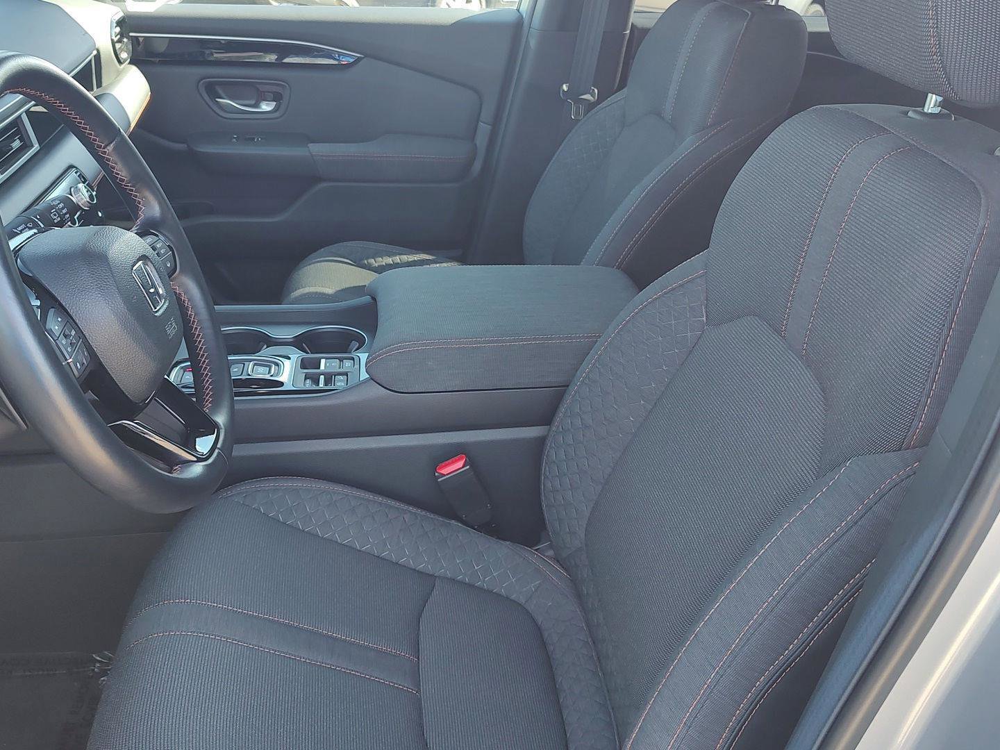 Used 2024 Honda Pilot Sport image 2