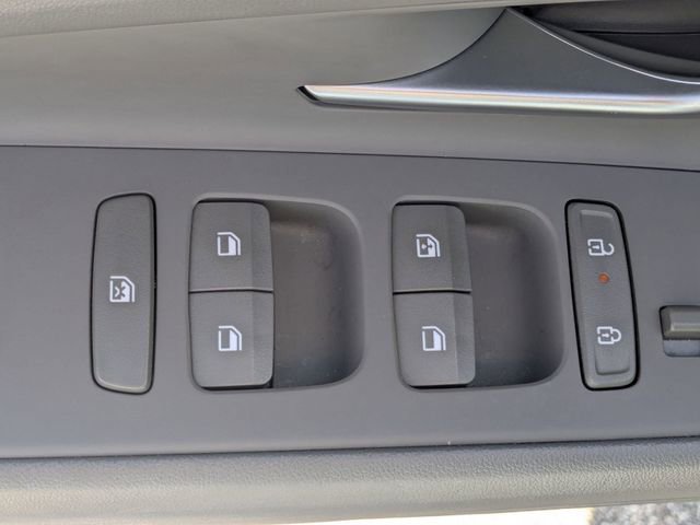 Used 2025 Hyundai Elantra SEL image 12
