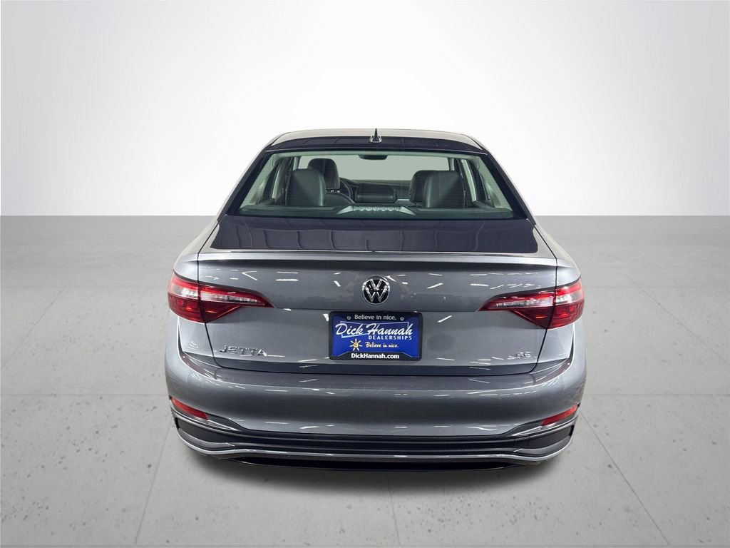 Certified 2022 Volkswagen Jetta SE w/ Panoramic Sunroof Package image 7