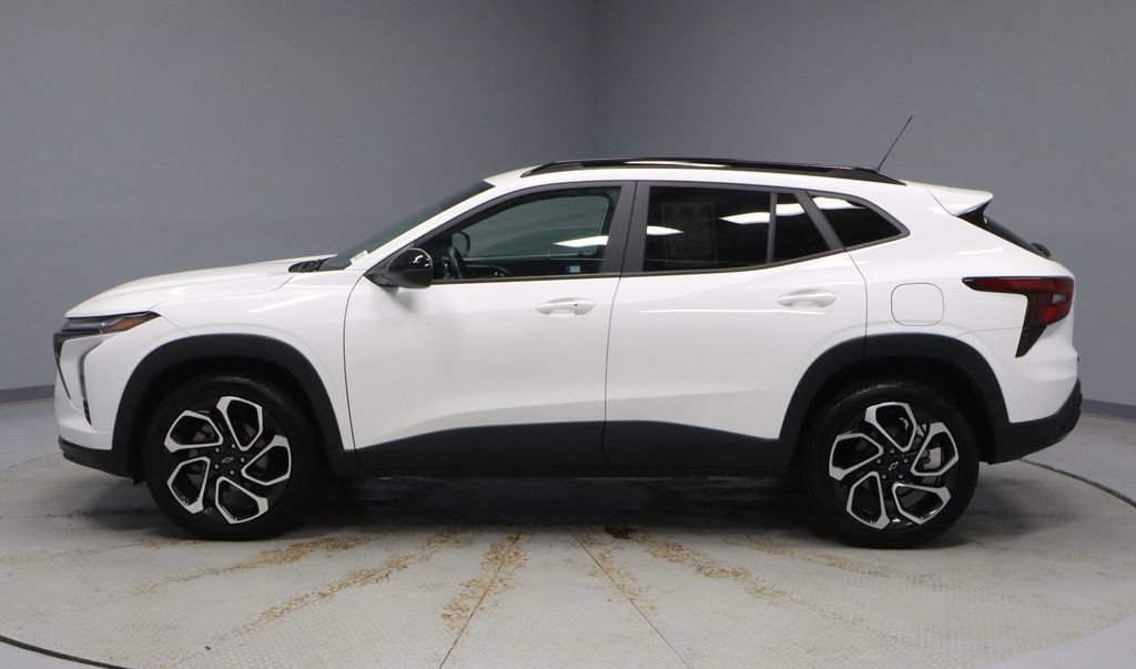 Used 2025 Chevrolet Trax RS w/ Driver Confidence Package FWD image 7