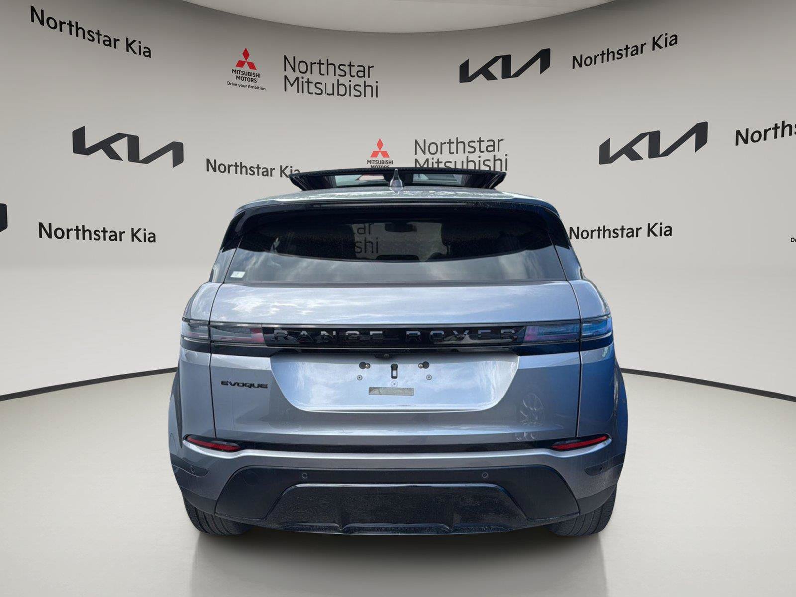 Used 2024 Land Rover Range Rover Evoque S AWD/4WD image 4