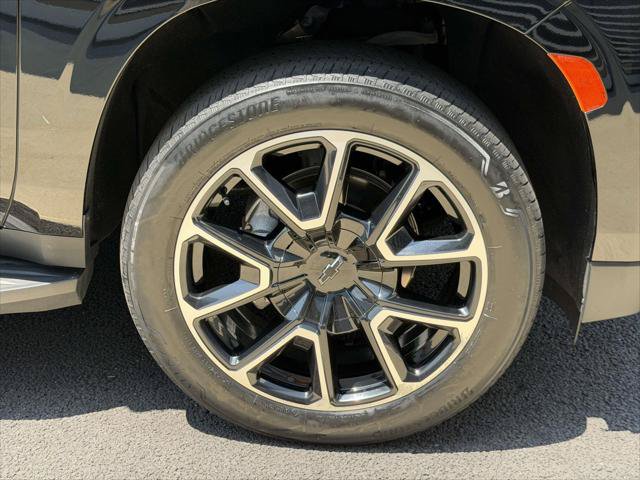 Used 2024 Chevrolet Suburban RST w/ Luxury Package AWD/4WD image 9