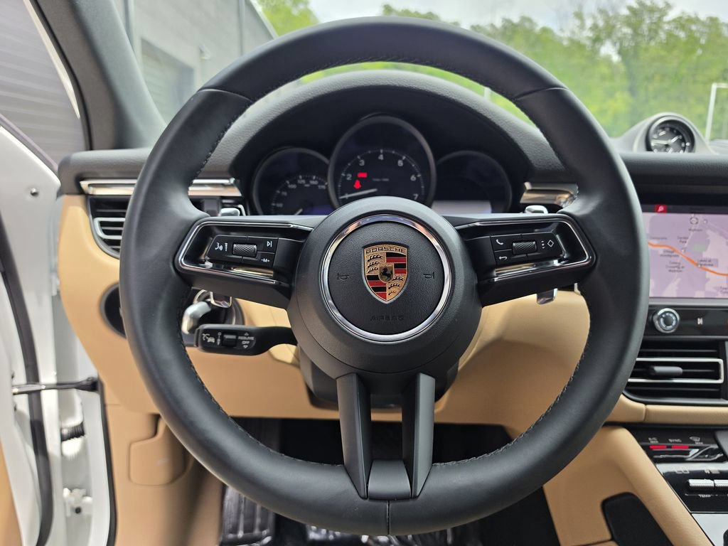 Used 2026 Porsche Macan AWD/4WD image 27