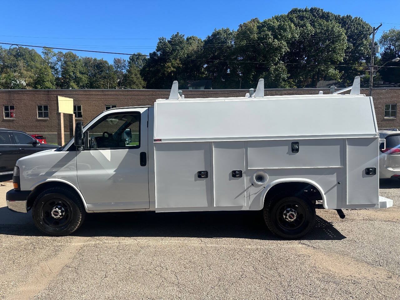 Used 2015 GMC Savana 3500 RWD image 4