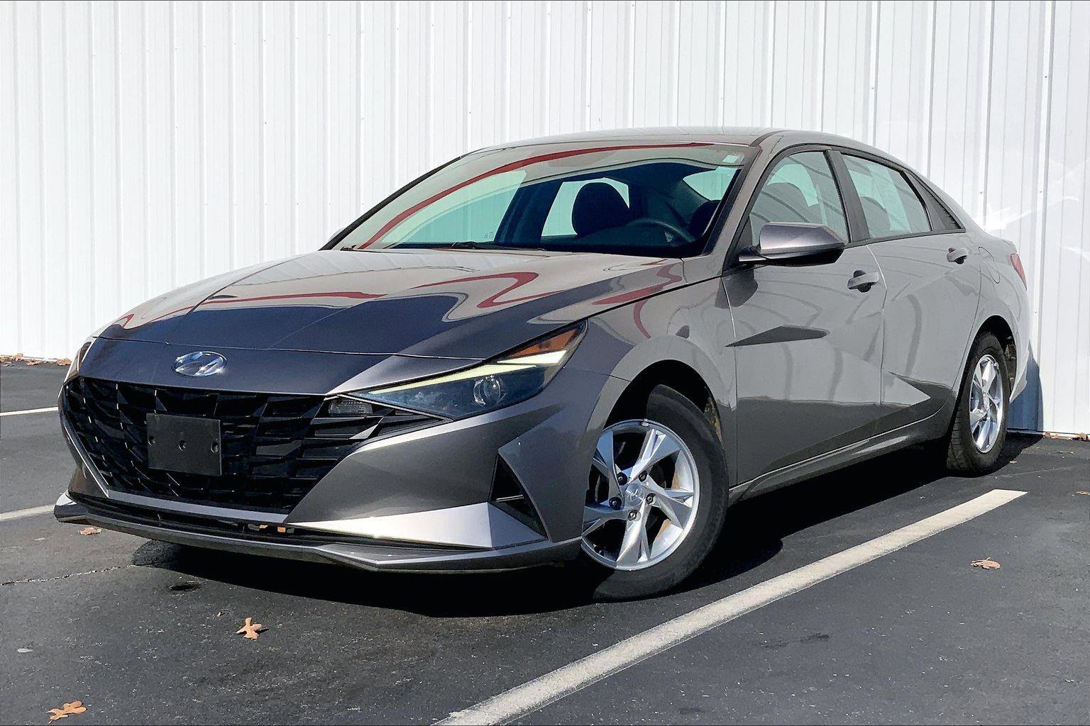 Used 2022 Hyundai Elantra SE w/ Cargo Package