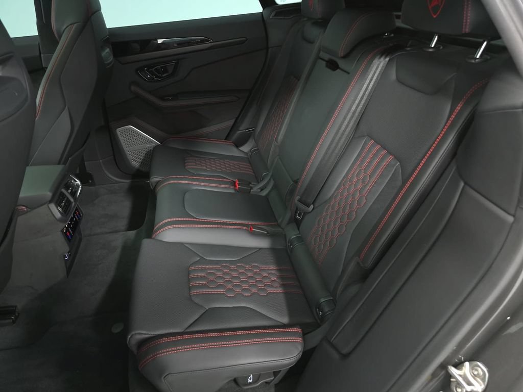 Used 2025 Lamborghini Urus SE AWD/4WD image 26