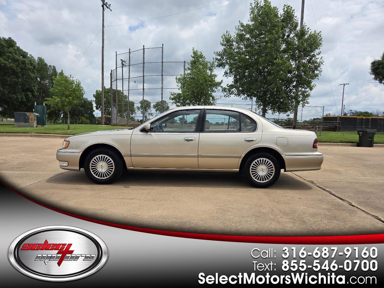 Used 1997 INFINITI I30 FWD image 1
