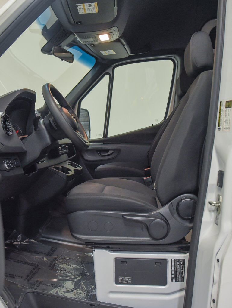 Used 2024 Mercedes-Benz Sprinter 2500 image 12