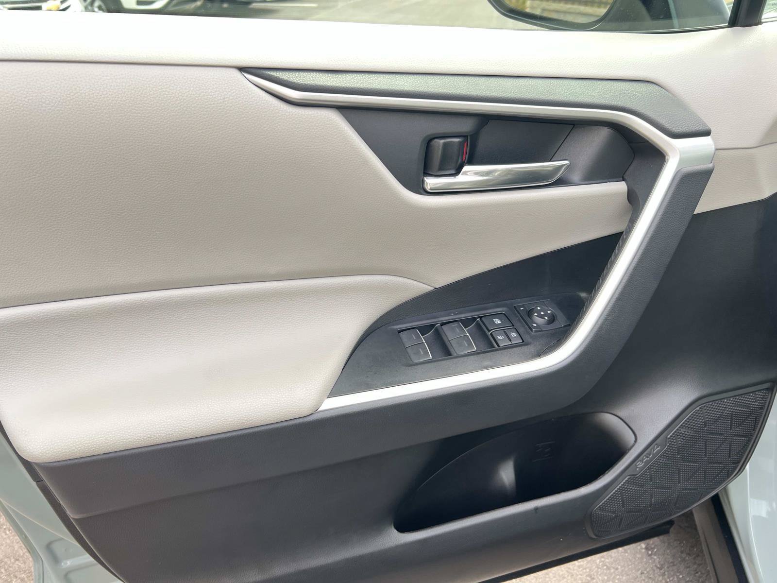 Used 2022 Toyota RAV4 XLE Premium FWD image 10